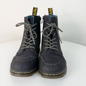 Dr. Martens YOUTH COMBS UTILITY BOOTS in Black
